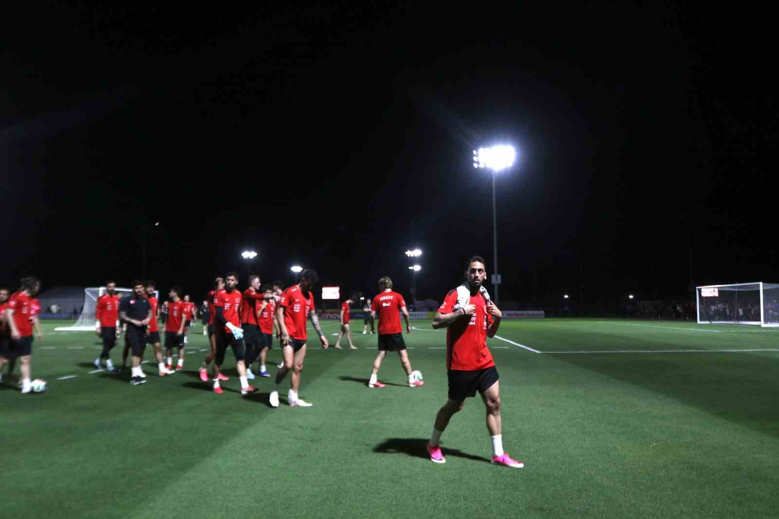 A Milli Futbol Takımı, Arizona’daki ilk antrenmanını taraftara açık yaptı 19 a milli futbol takimi arizonadaki ilk antrenmanini taraftara acik yapti 15 2re7rEnC
