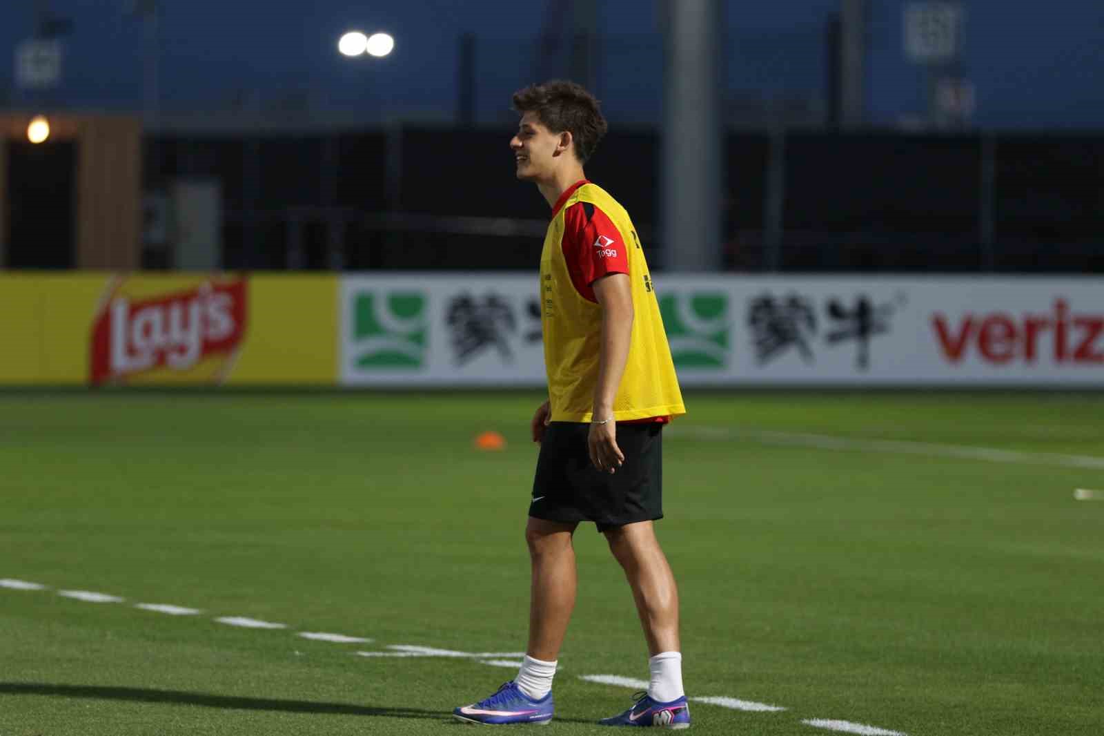 A Milli Futbol Takımı, Arizona’daki ilk antrenmanını taraftara açık yaptı 13 a milli futbol takimi arizonadaki ilk antrenmanini taraftara acik yapti 9 nr8inRqM