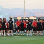a-milli-futbol-takimi-arizonadaki-ilk-antrenmanini-taraftara-acik-yapti-J9WRgCEh.jpg