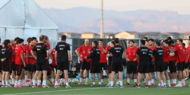 a-milli-futbol-takimi-arizonadaki-ilk-antrenmanini-taraftara-acik-yapti-J9WRgCEh.jpg