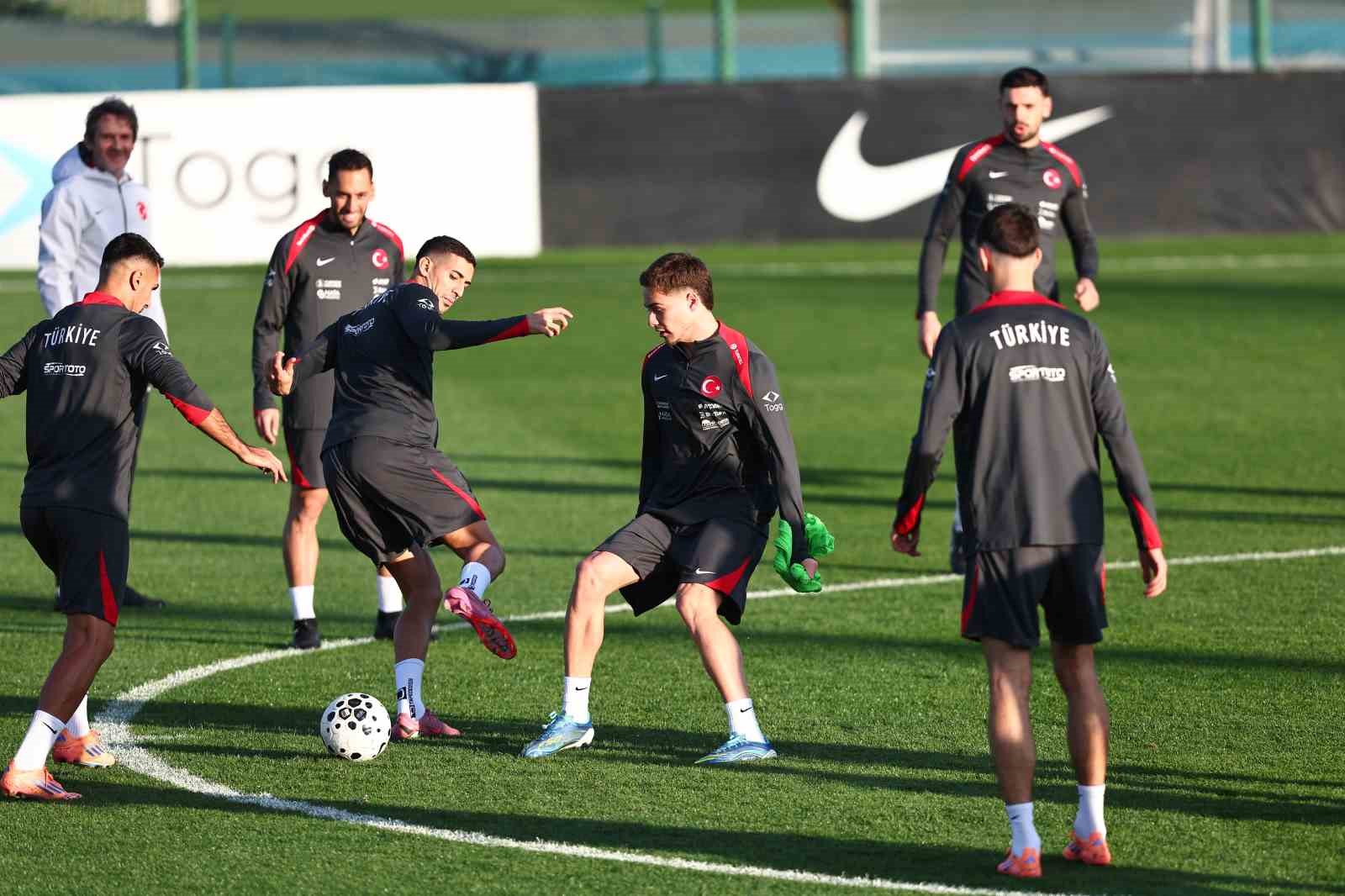 a milli futbol takimi bulgaristan maci hazirliklarini surdurdu 1
