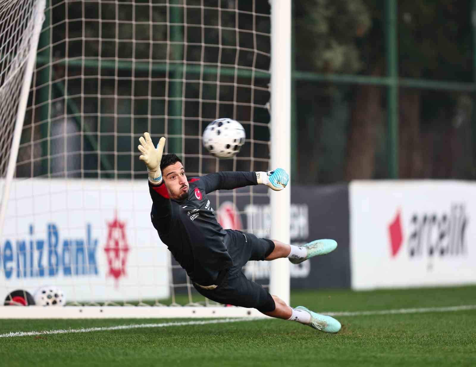 a milli futbol takimi bulgaristan maci hazirliklarini surdurdu 2 QNWLVpn5