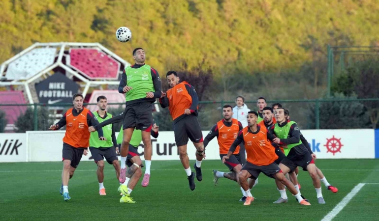 a-milli-futbol-takimi-bulgaristan-maci-hazirliklarini-surdurdu-TyIaxjjp.jpg