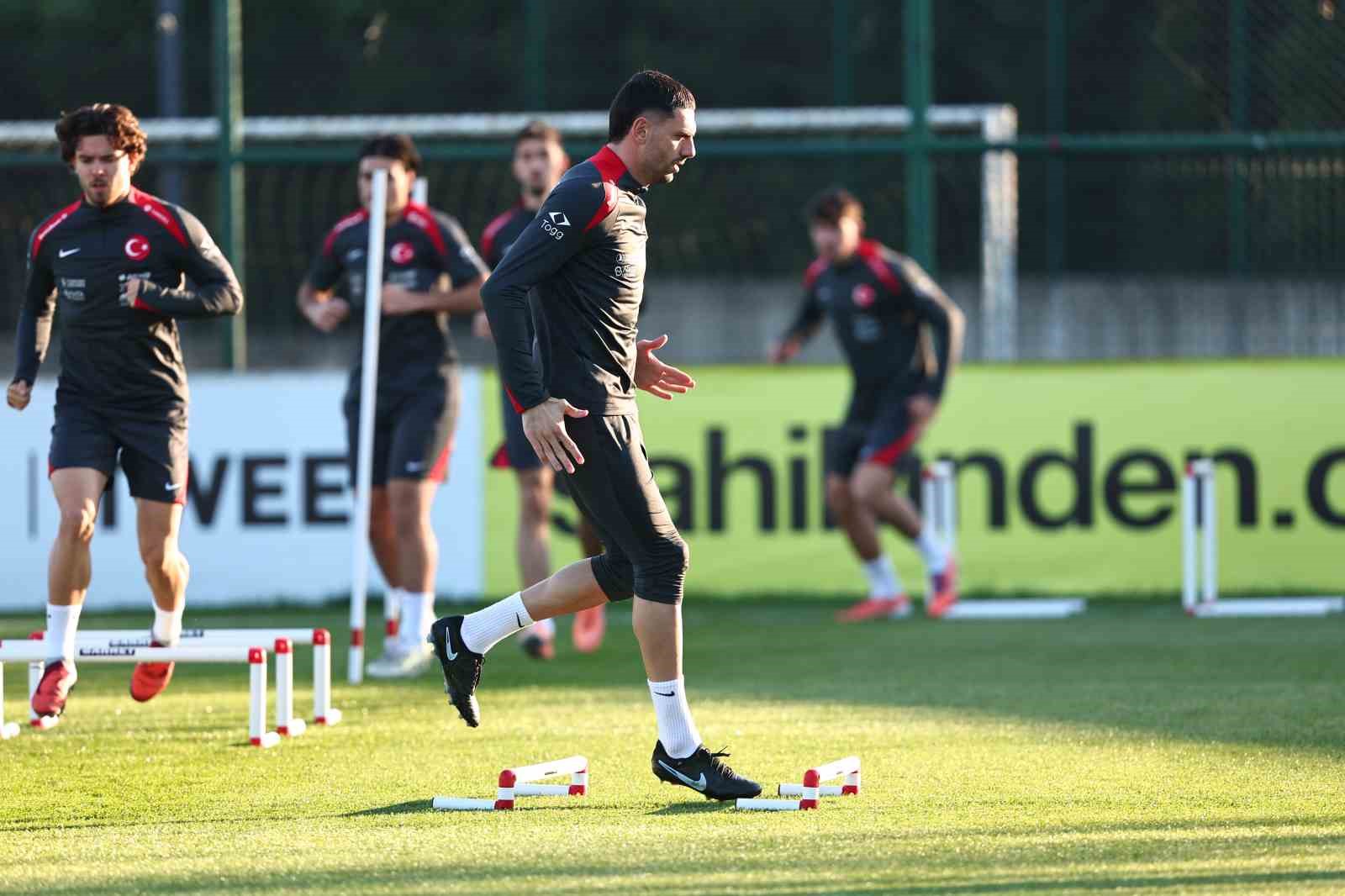 a milli futbol takimi ispanya maci hazirliklarina basladi 4 Bu1OPjdr