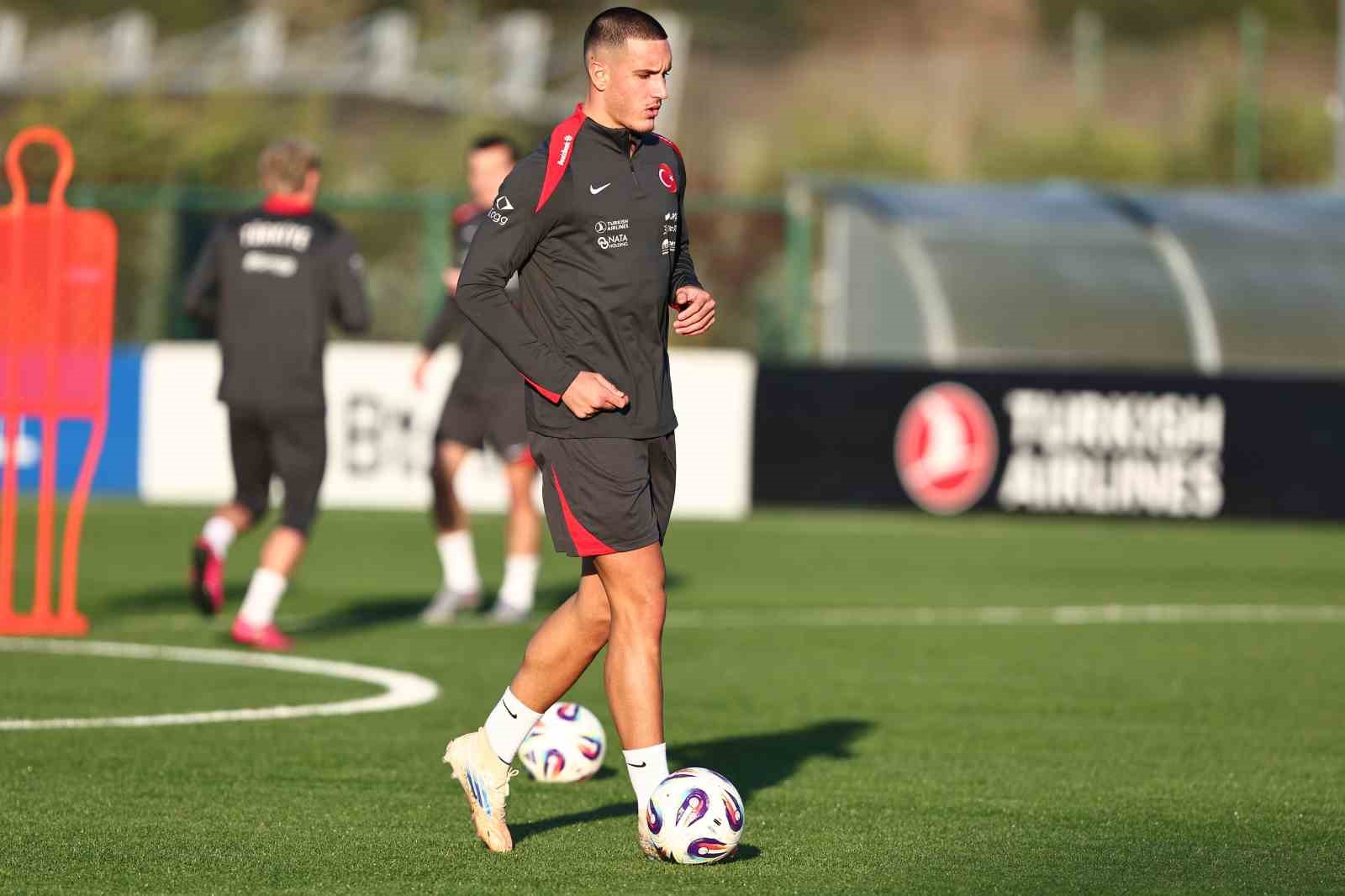 a milli futbol takimi ispanya maci hazirliklarina basladi 5 KfWQXjdj