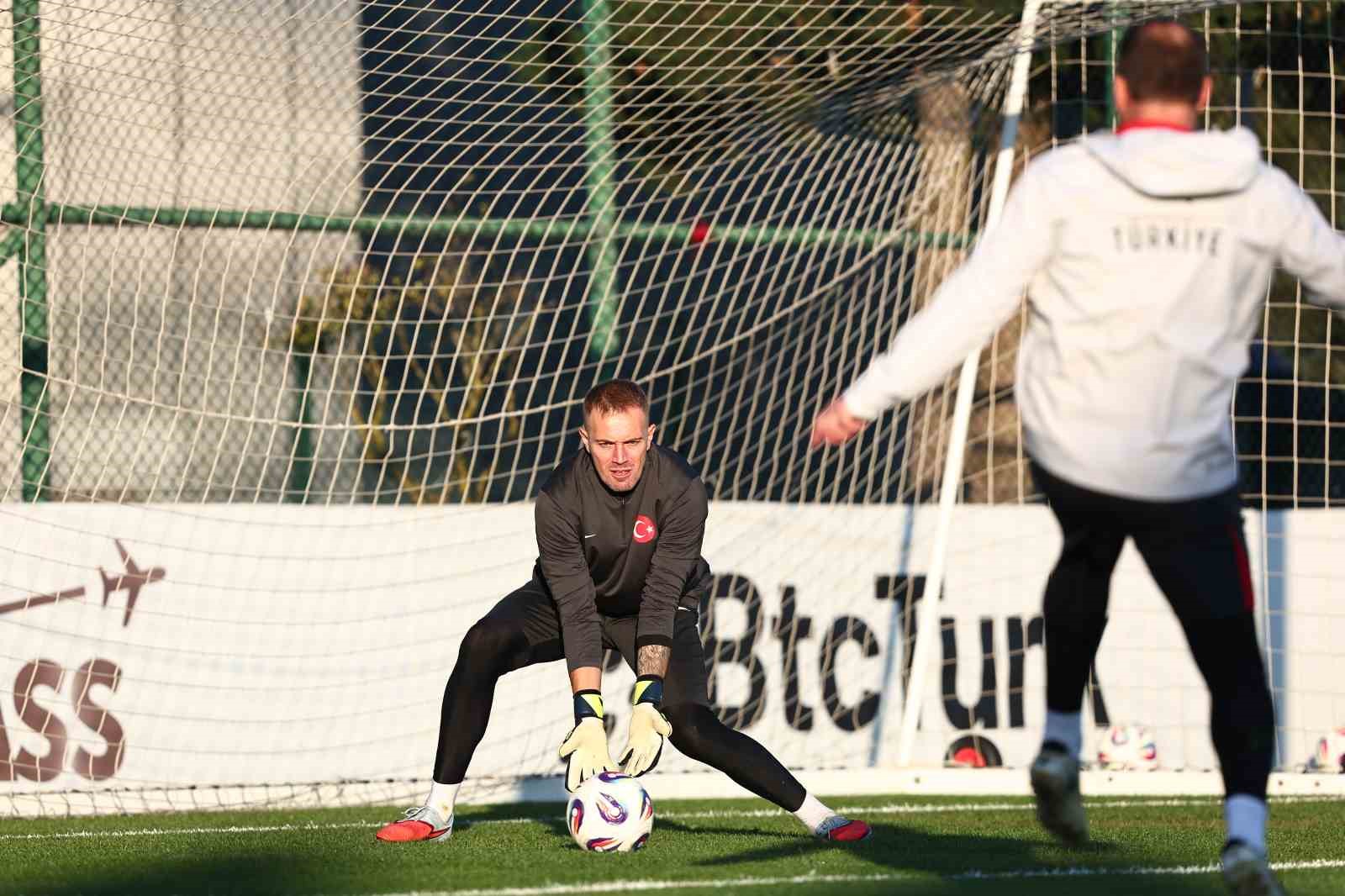 a milli futbol takimi ispanya maci hazirliklarina basladi 9