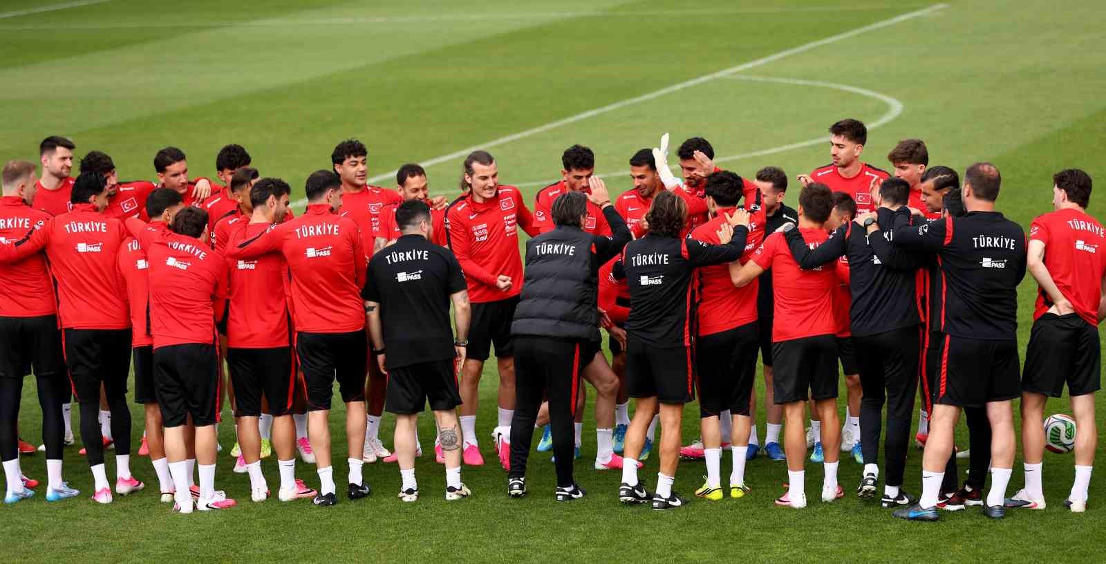a milli futbol takimi kuzey makedonya maci hazirliklarini tamamladi 11 btXJYOQC