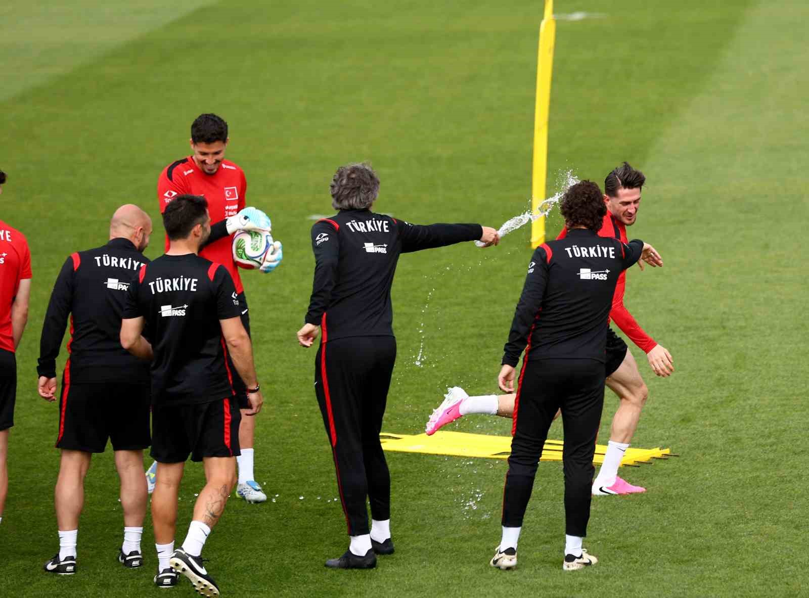 a milli futbol takimi kuzey makedonya maci hazirliklarini tamamladi 13 abhdyu85