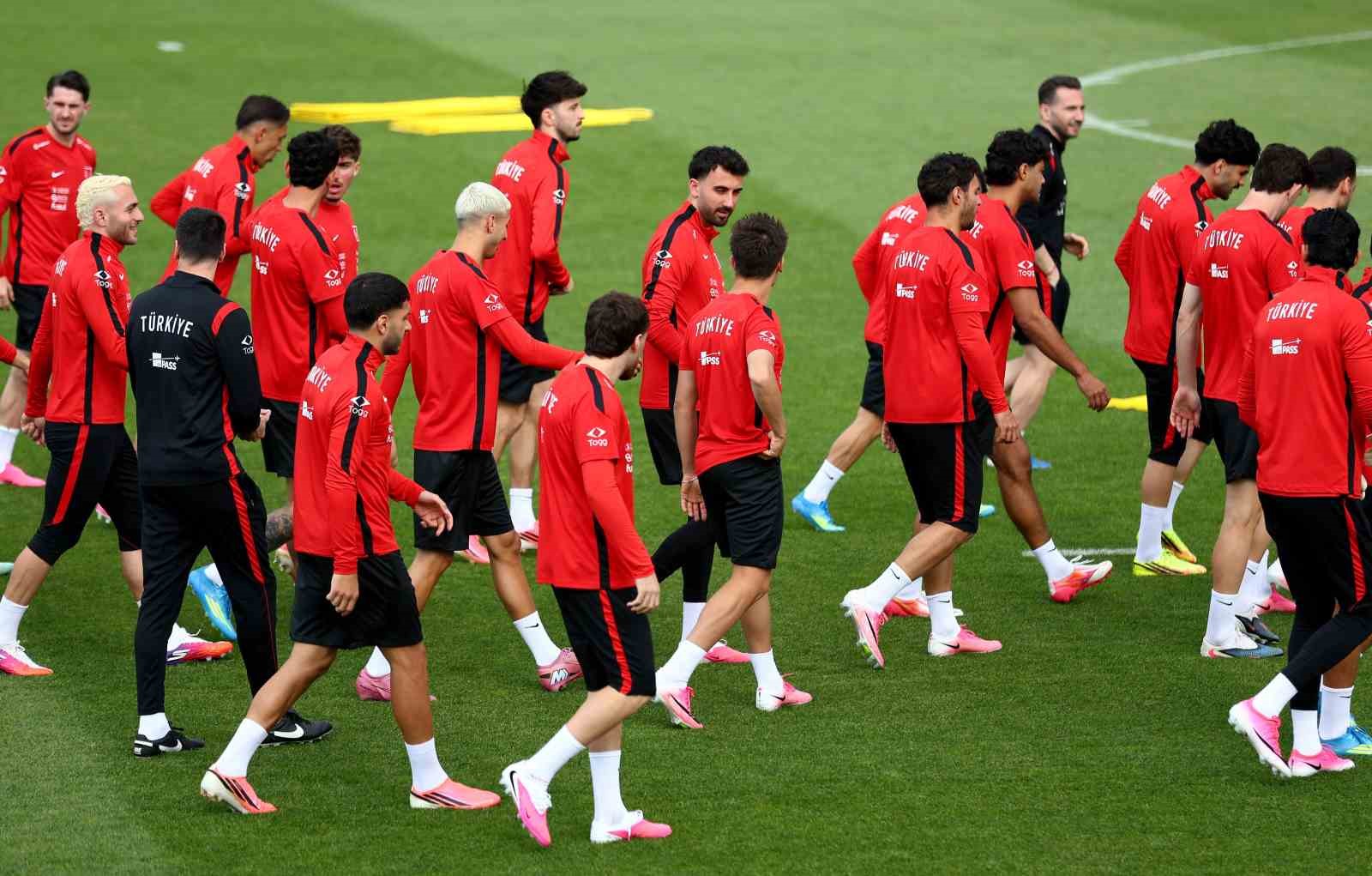 a milli futbol takimi kuzey makedonya maci hazirliklarini tamamladi 15 4znhZTBg
