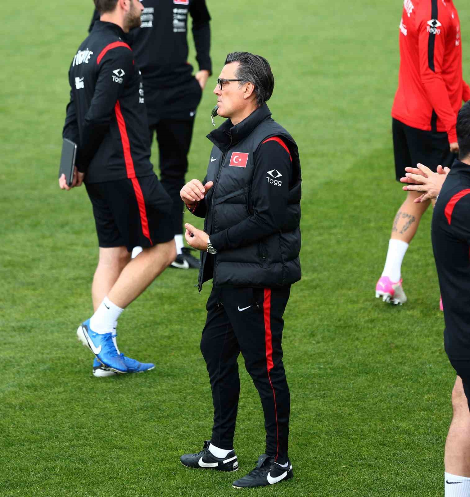 a milli futbol takimi kuzey makedonya maci hazirliklarini tamamladi 23