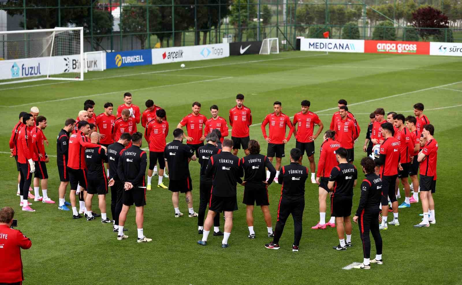 a milli futbol takimi kuzey makedonya maci hazirliklarini tamamladi 9 AzXZpzDR