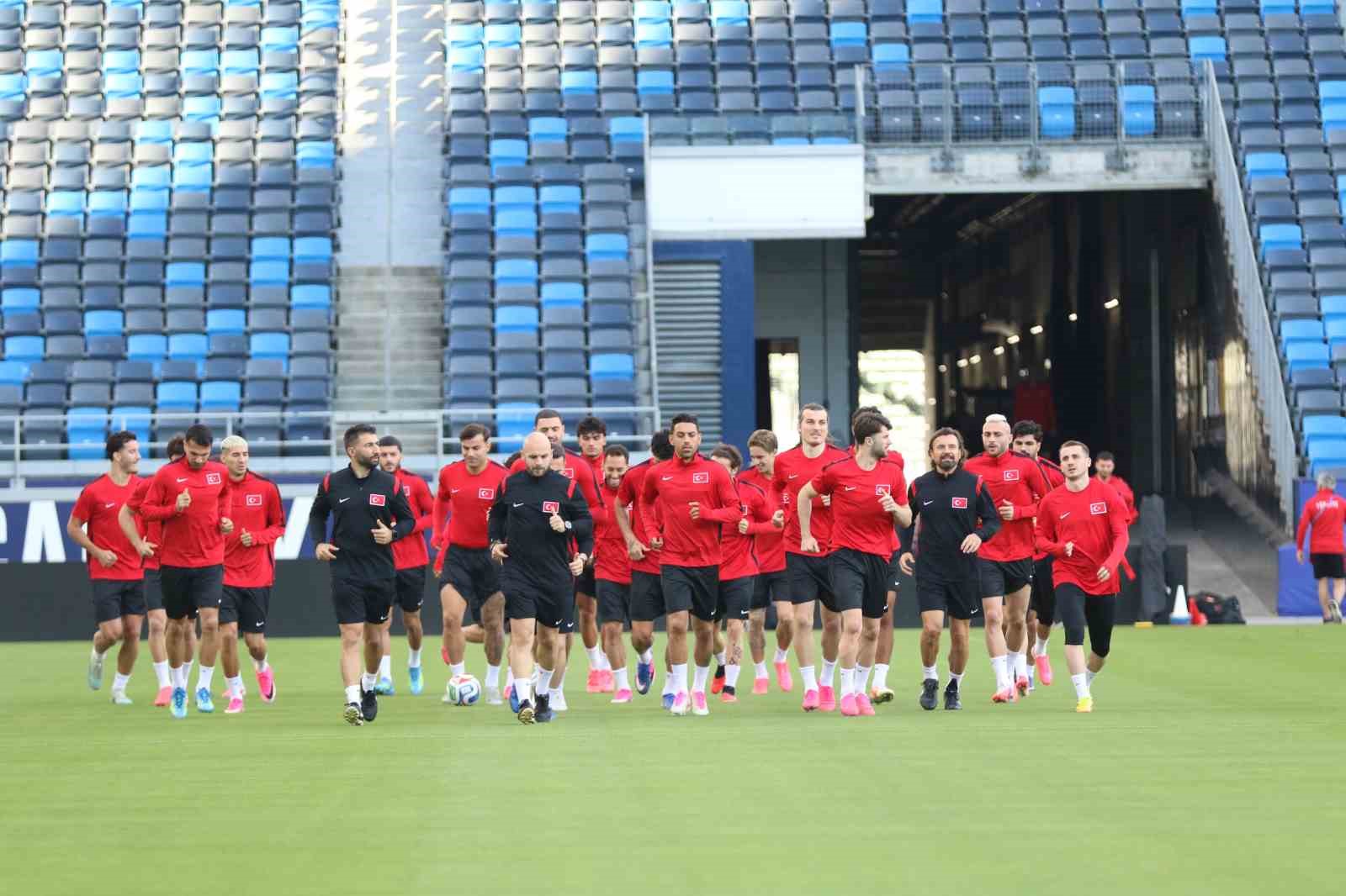 A Milli Futbol Takımı, Los Angeles’taki ilk antrenmanını yaptı 5 a milli futbol takimi los angelestaki ilk antrenmanini yapti 1 JapBYh4P