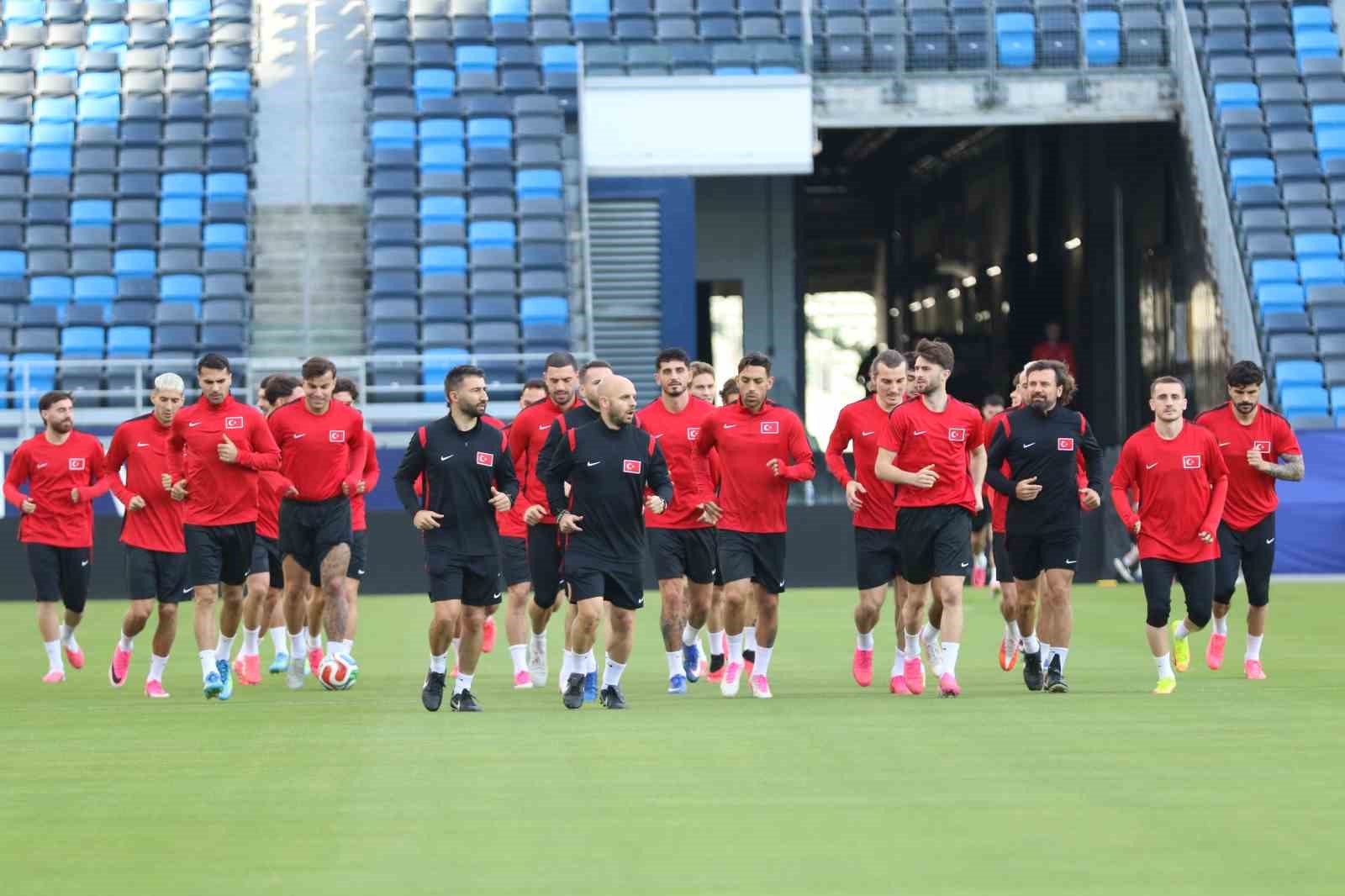 A Milli Futbol Takımı, Los Angeles’taki ilk antrenmanını yaptı 6 a milli futbol takimi los angelestaki ilk antrenmanini yapti 2 nvBeHSuu