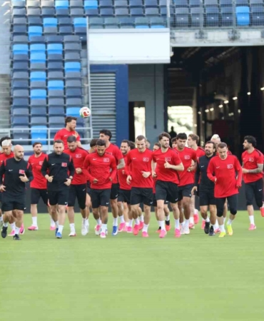 a-milli-futbol-takimi-los-angelestaki-ilk-antrenmanini-yapti-2YOYmjya.jpg
