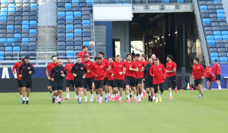 a-milli-futbol-takimi-los-angelestaki-ilk-antrenmanini-yapti-2YOYmjya.jpg