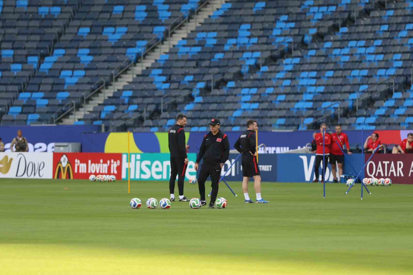 A Milli Futbol Takımı, Los Angeles’taki ilk antrenmanını yaptı 10 a milli futbol takimi los angelestaki ilk antrenmanini yapti 6 CpJz1MO1