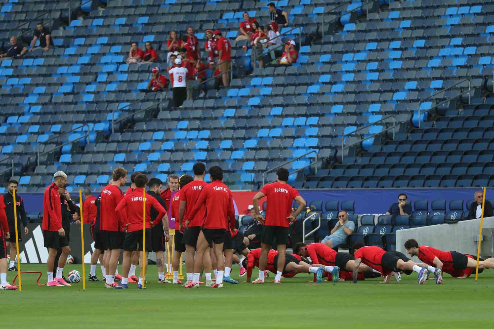 A Milli Futbol Takımı, Los Angeles’taki ilk antrenmanını yaptı 11 a milli futbol takimi los angelestaki ilk antrenmanini yapti 7 147ALT8m