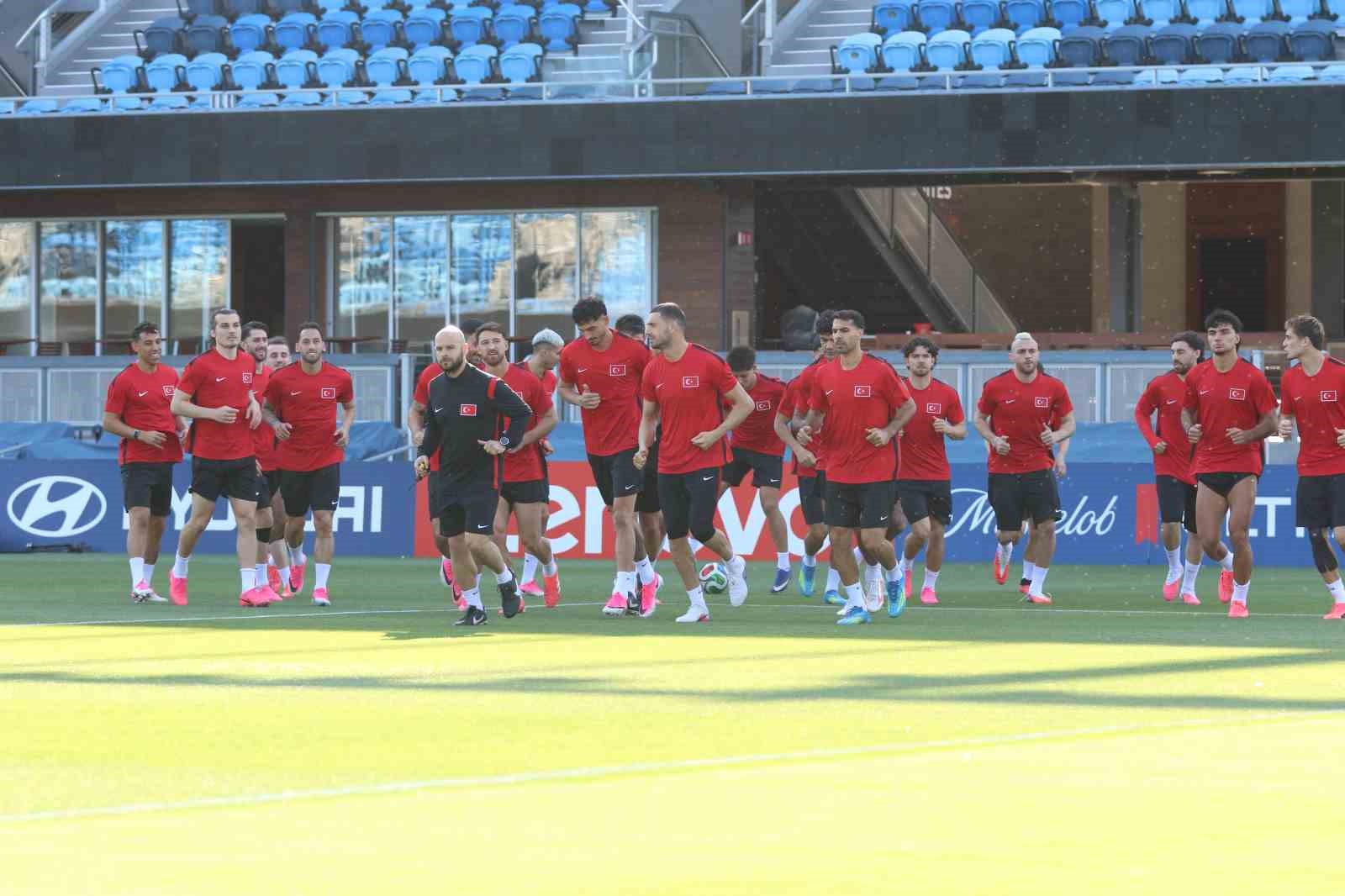 a milli futbol takimi paraguay maci hazirliklarini tamamladi 1 62pAgOAV