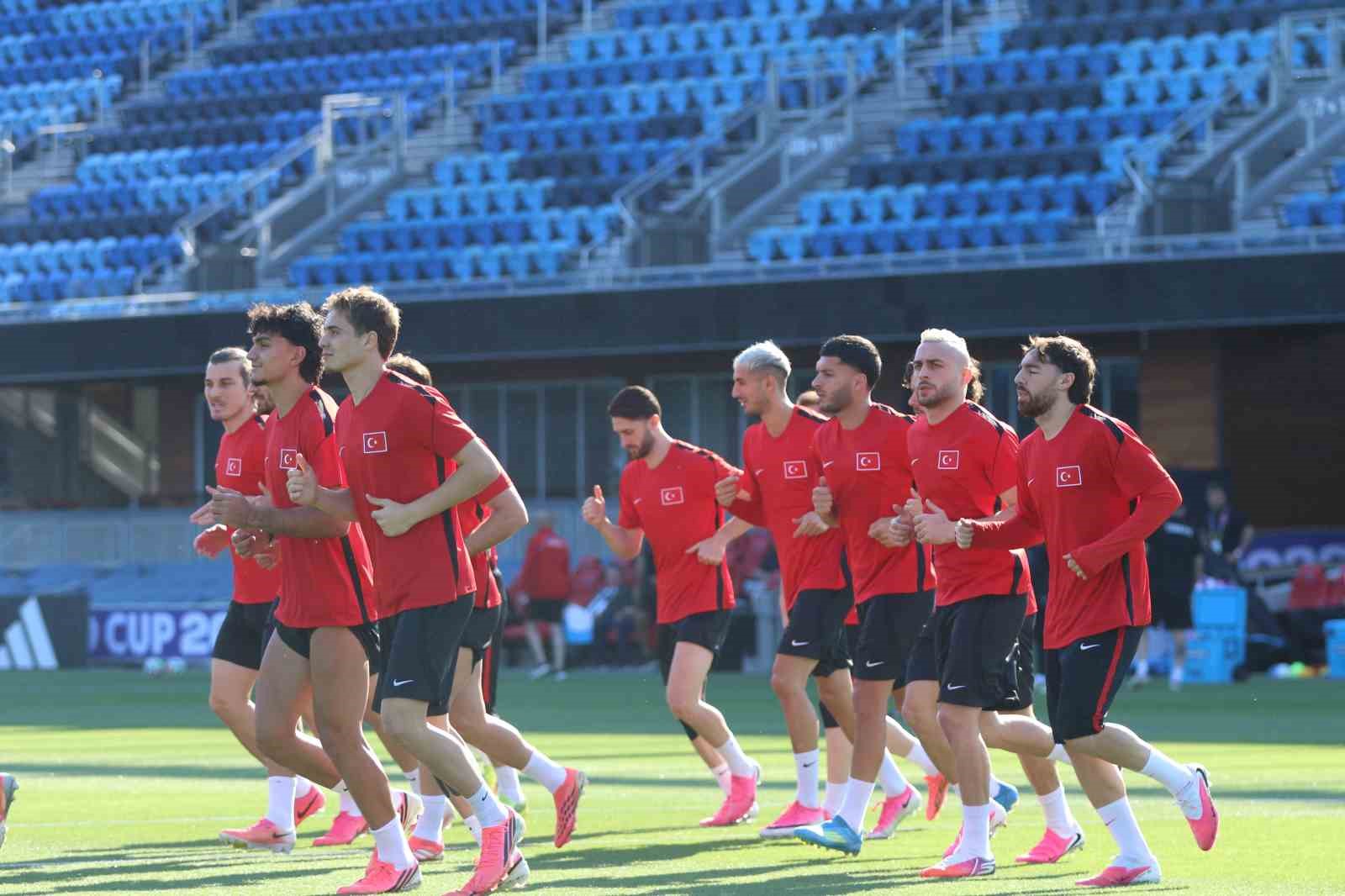 a milli futbol takimi paraguay maci hazirliklarini tamamladi 3 Je5Z93aC