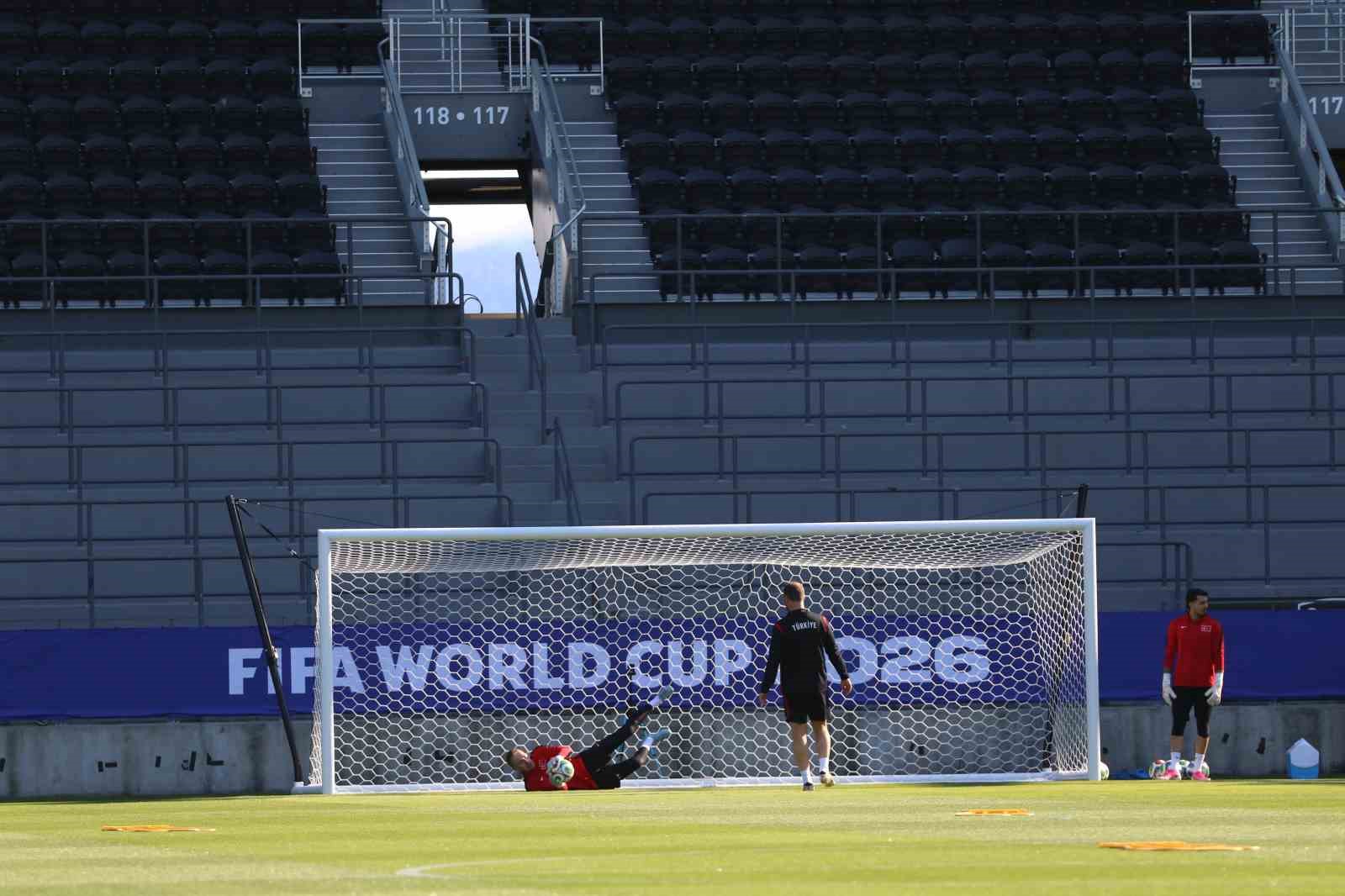 a milli futbol takimi paraguay maci hazirliklarini tamamladi 4 pIlzYecz