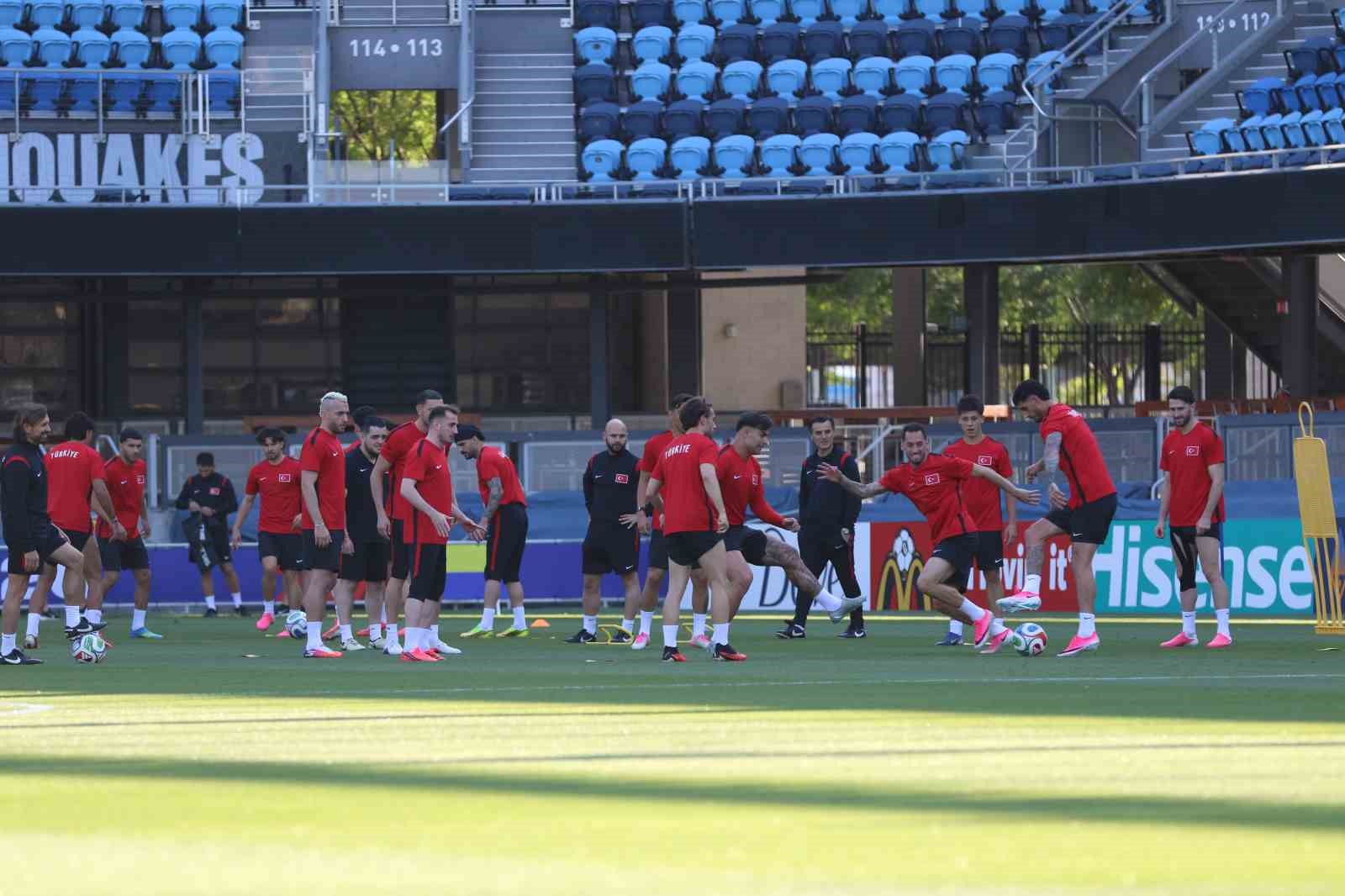 a milli futbol takimi paraguay maci hazirliklarini tamamladi 5 UOHjywcK