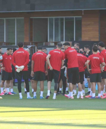 a-milli-futbol-takimi-paraguay-maci-hazirliklarini-tamamladi-S8j36kbw.jpg