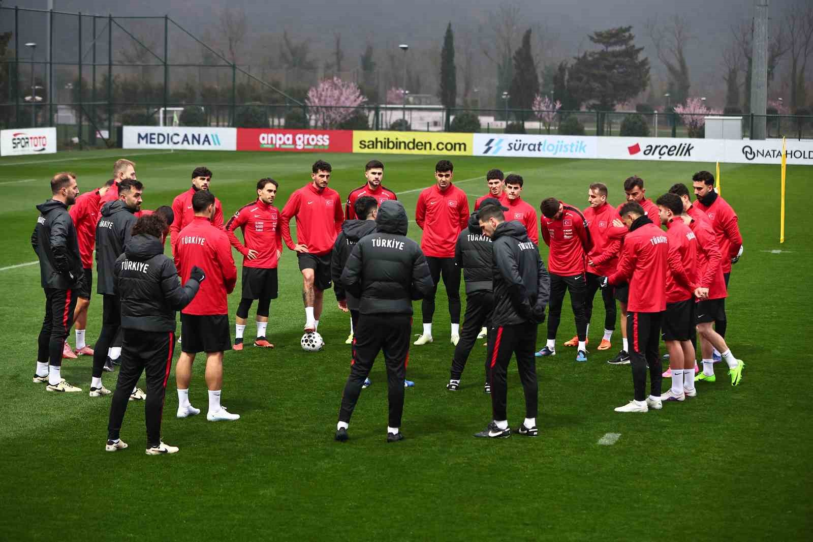 a milli futbol takimi romanya maci hazirliklarini surdurdu 0 BihbGeVB