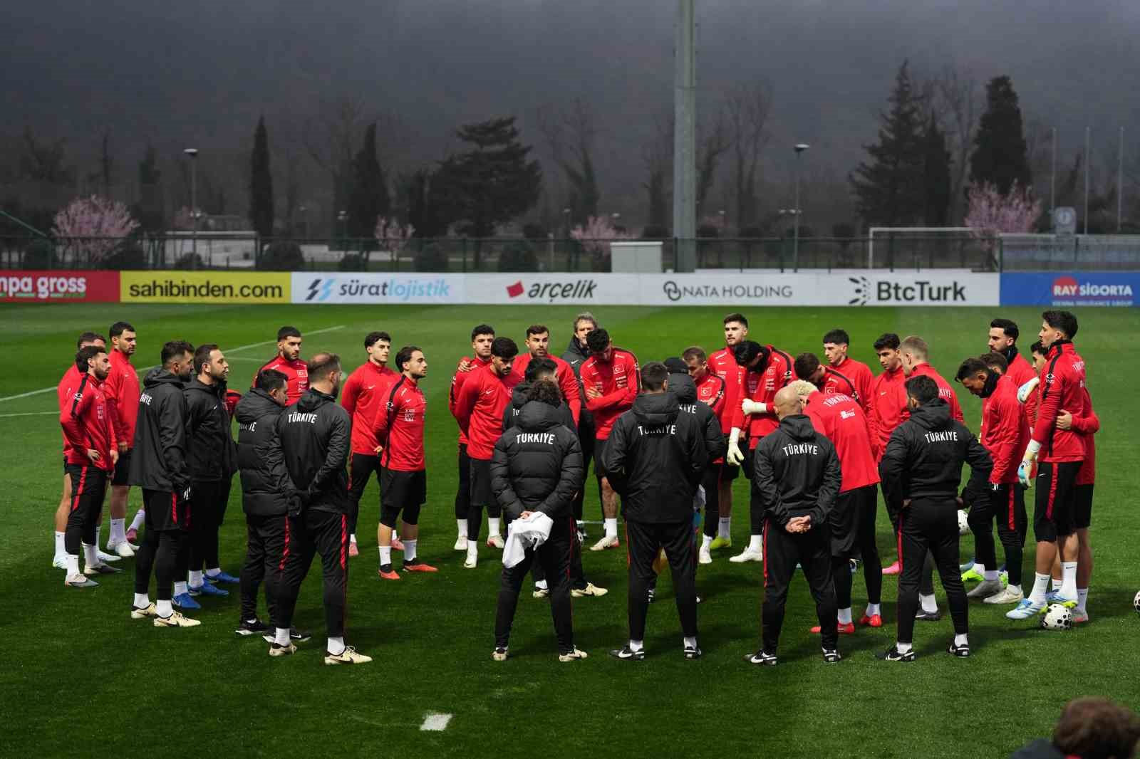 a milli futbol takimi romanya maci hazirliklarini surdurdu 0 Nqk6B6Ae