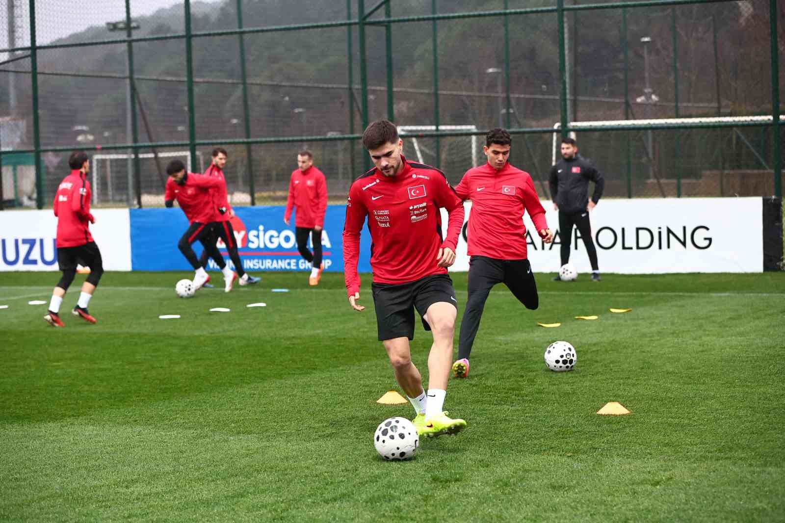 a milli futbol takimi romanya maci hazirliklarini surdurdu 1 lkzTKZZc