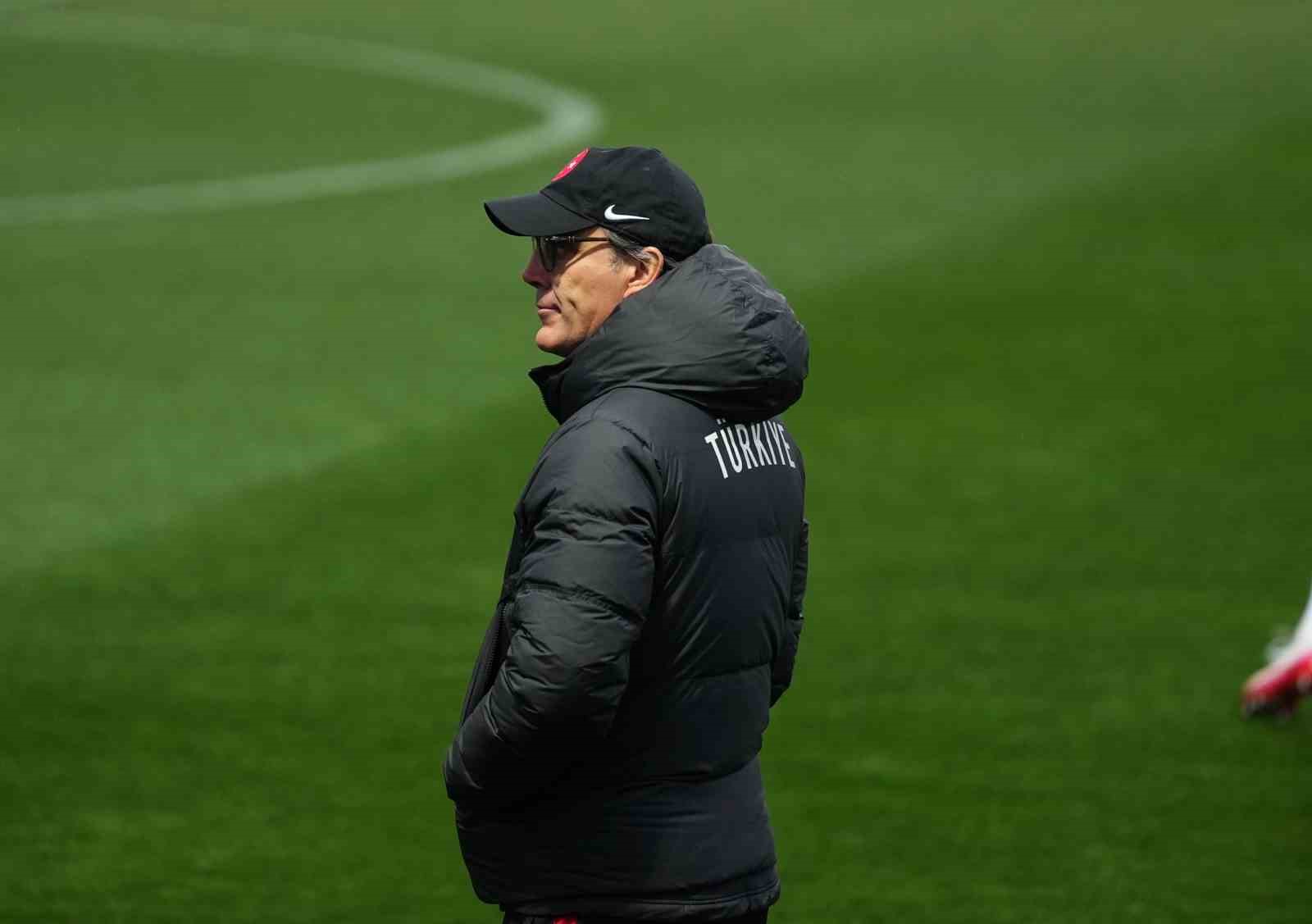 a milli futbol takimi romanya maci hazirliklarini surdurdu 13 IsKmBX7X