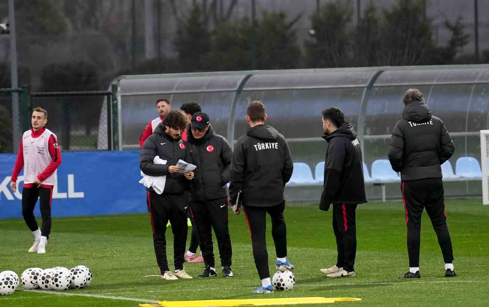 a milli futbol takimi romanya maci hazirliklarini surdurdu 14 eLTsCj3V