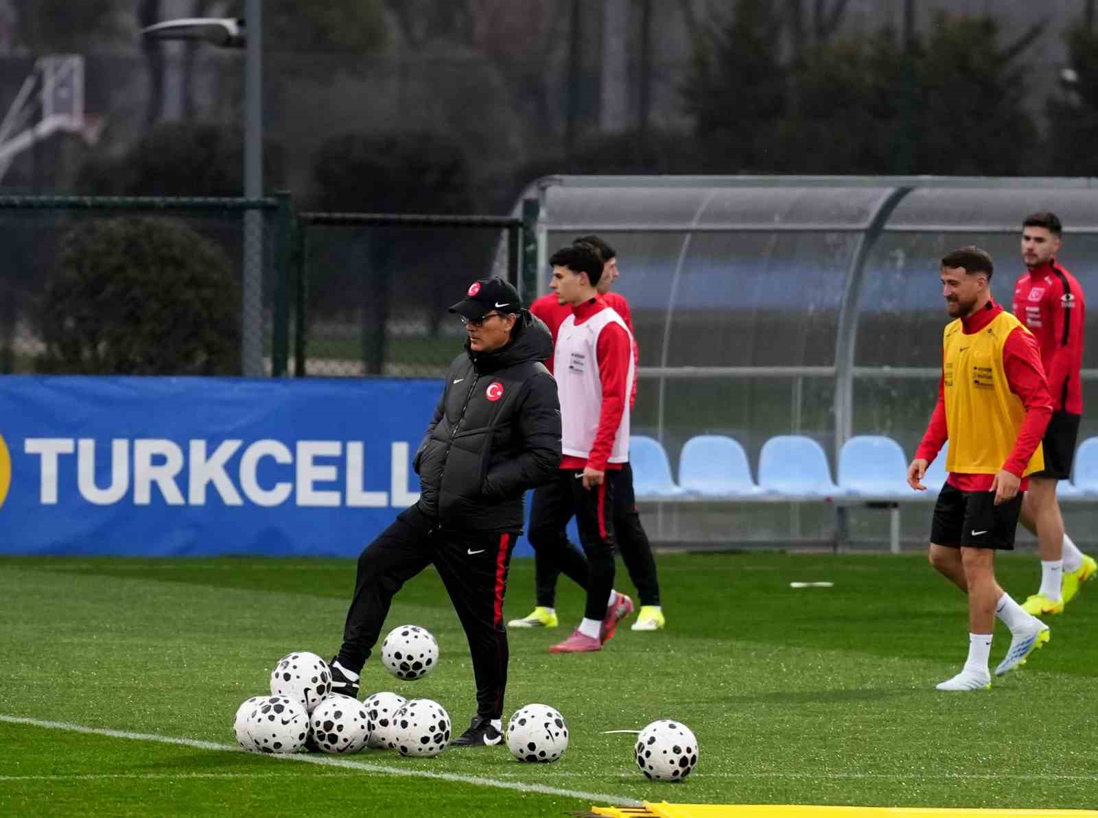 a milli futbol takimi romanya maci hazirliklarini surdurdu 16 FRwfa6K5
