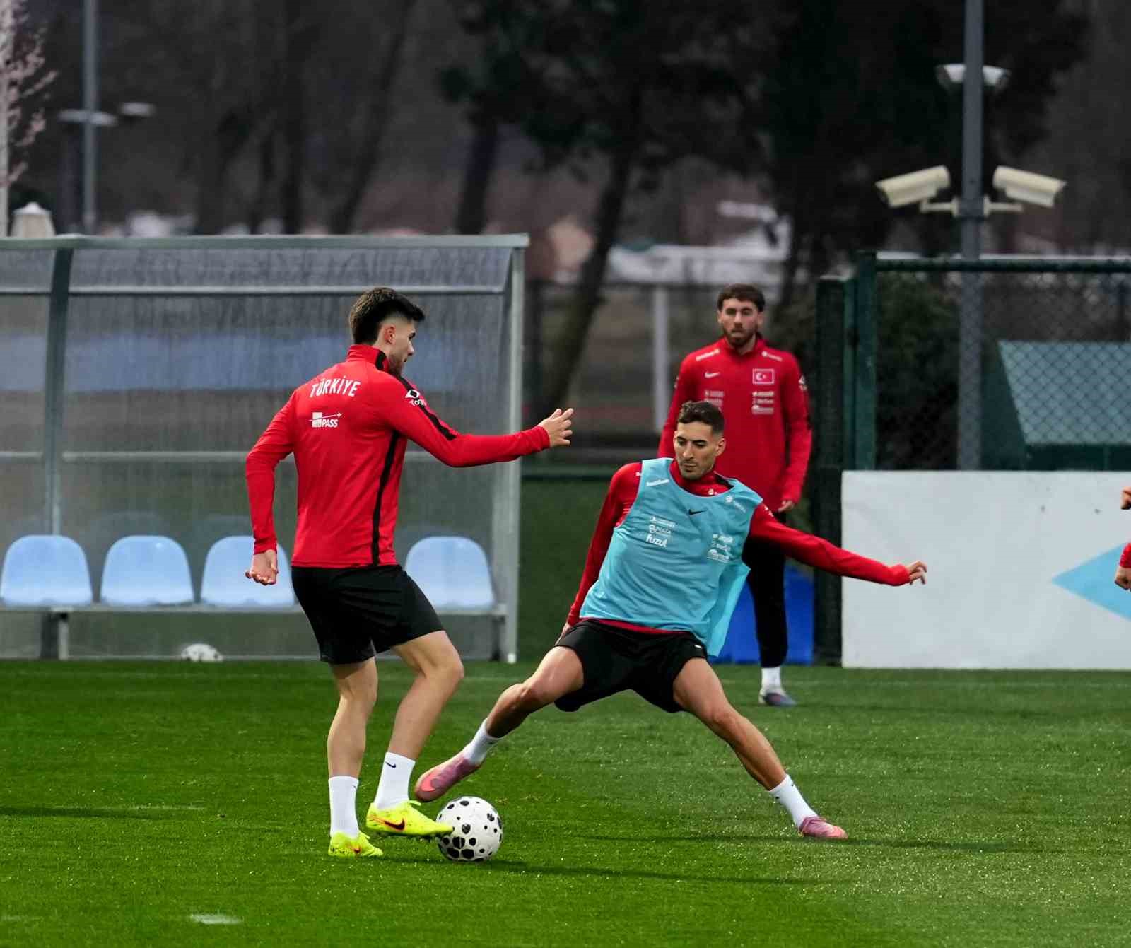 a milli futbol takimi romanya maci hazirliklarini surdurdu 17 jqlwRRVW