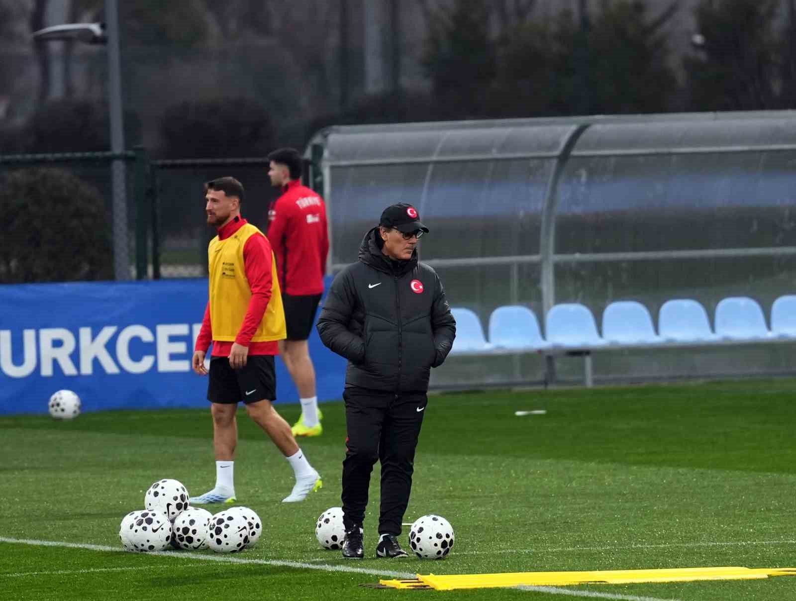 a milli futbol takimi romanya maci hazirliklarini surdurdu 19 zqu3NcPS