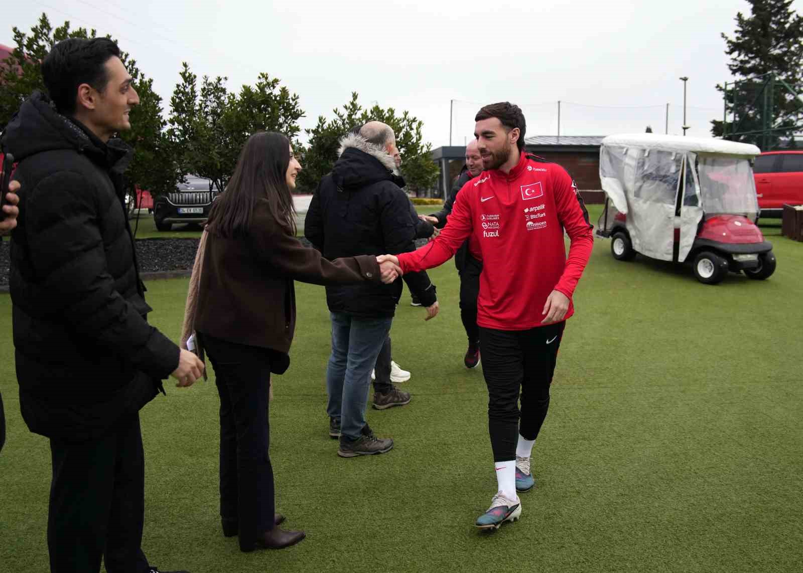 a milli futbol takimi romanya maci hazirliklarini surdurdu 2 7cqqVreh