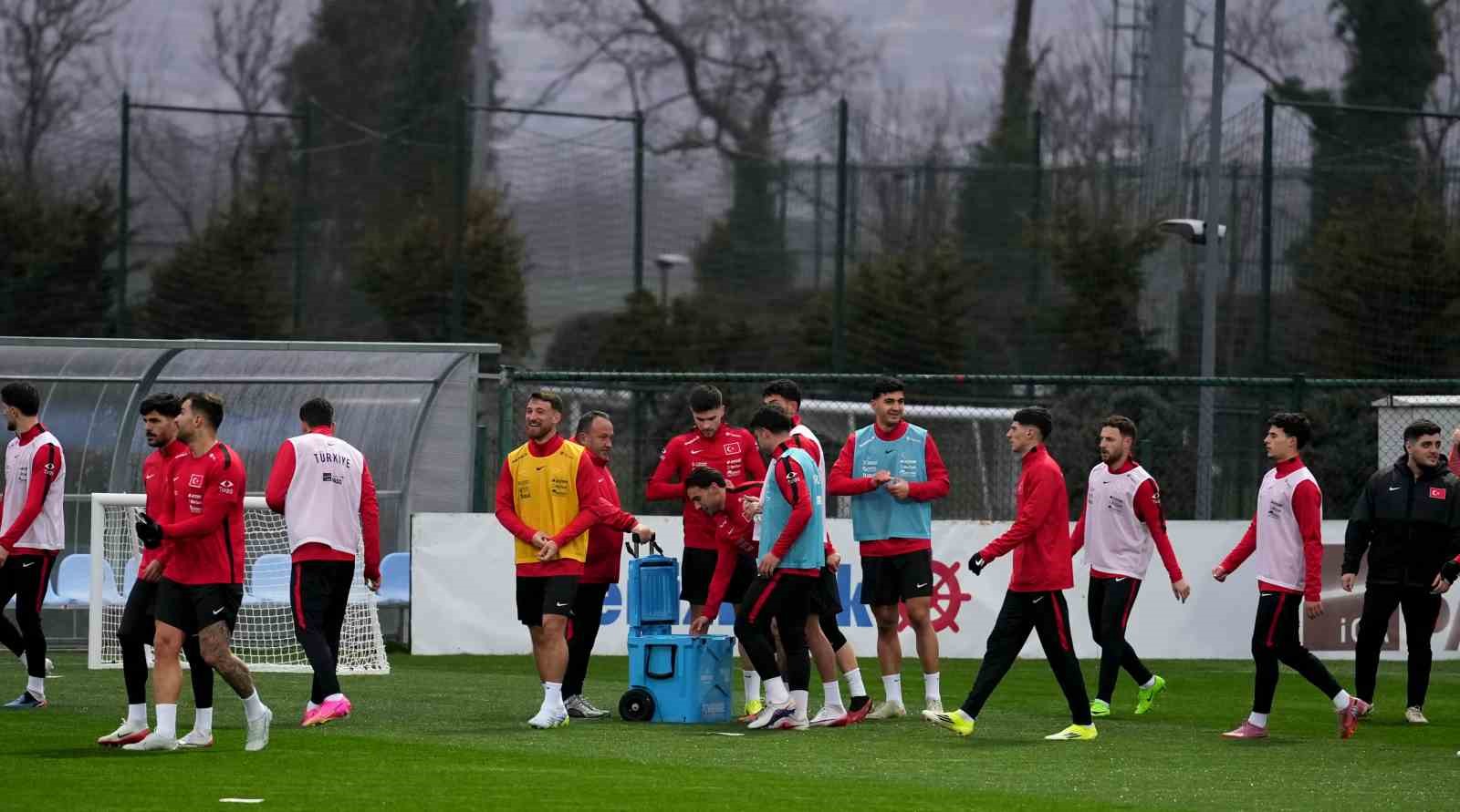 a milli futbol takimi romanya maci hazirliklarini surdurdu 7 pPqmvwL2