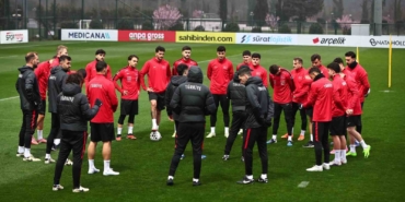 a-milli-futbol-takimi-romanya-maci-hazirliklarini-surdurdu-XYJlTBBN.jpg
