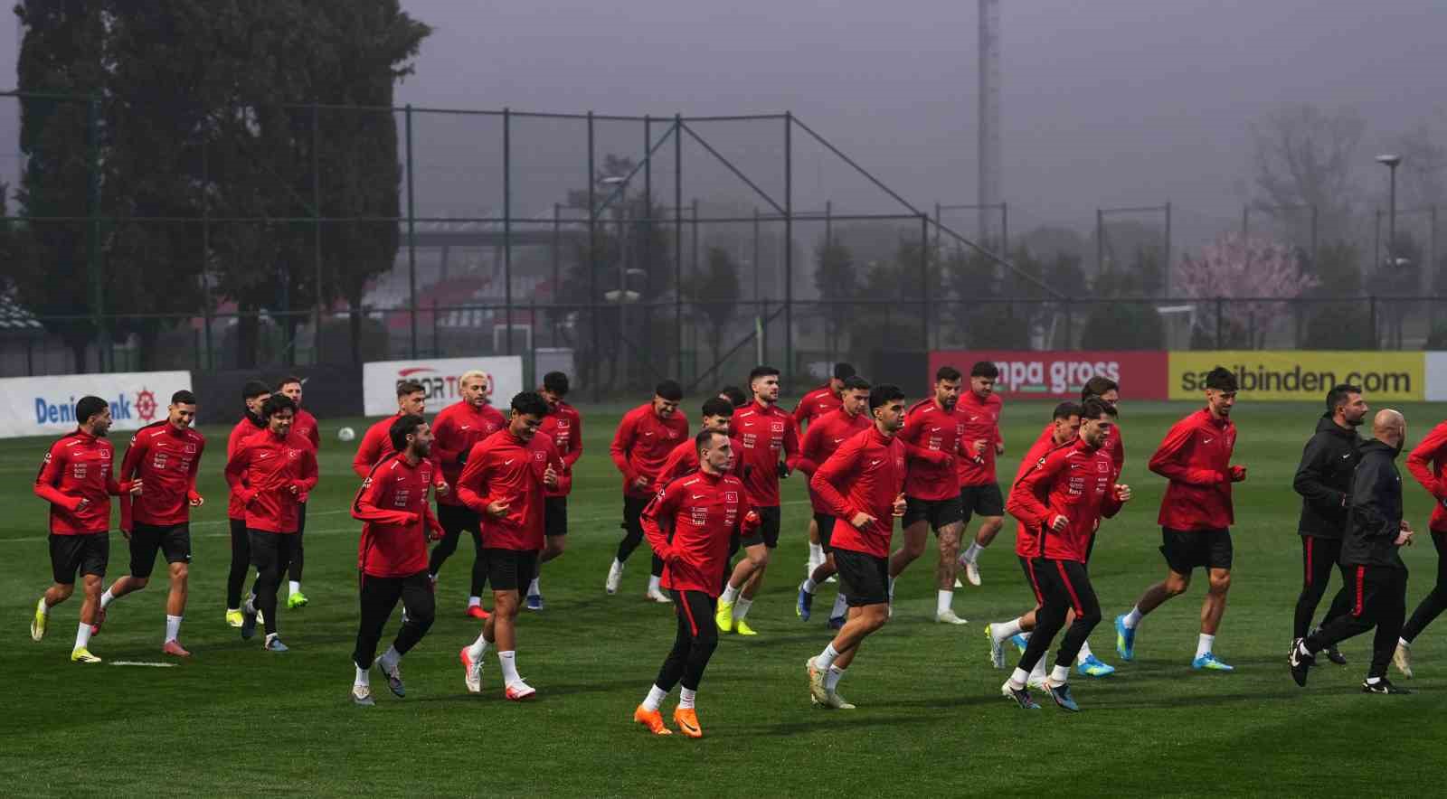 a milli futbol takimi romanya macinin hazirliklarini surdurdu 1 Ff8OtOEz