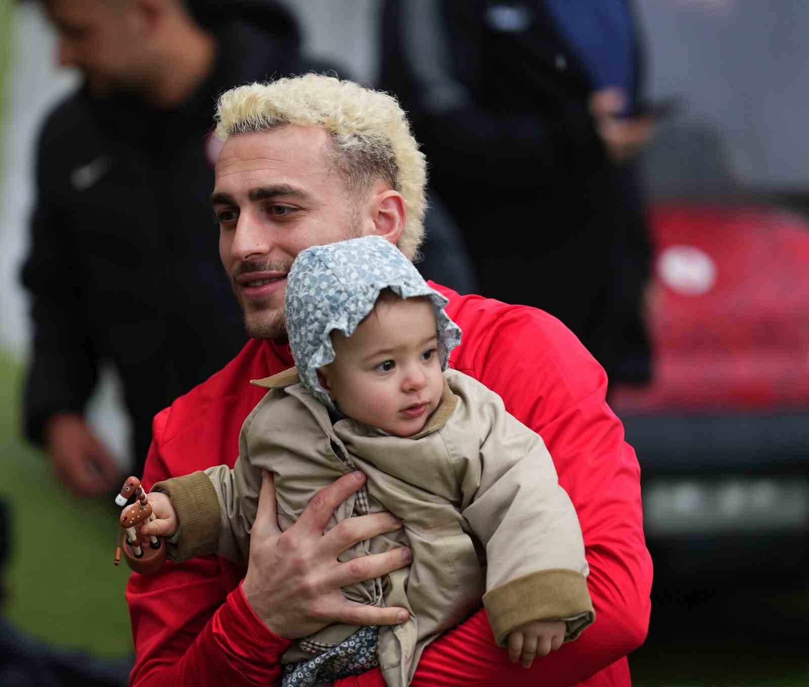 a milli futbol takimi romanya macinin hazirliklarini surdurdu 10 On1aVJjM