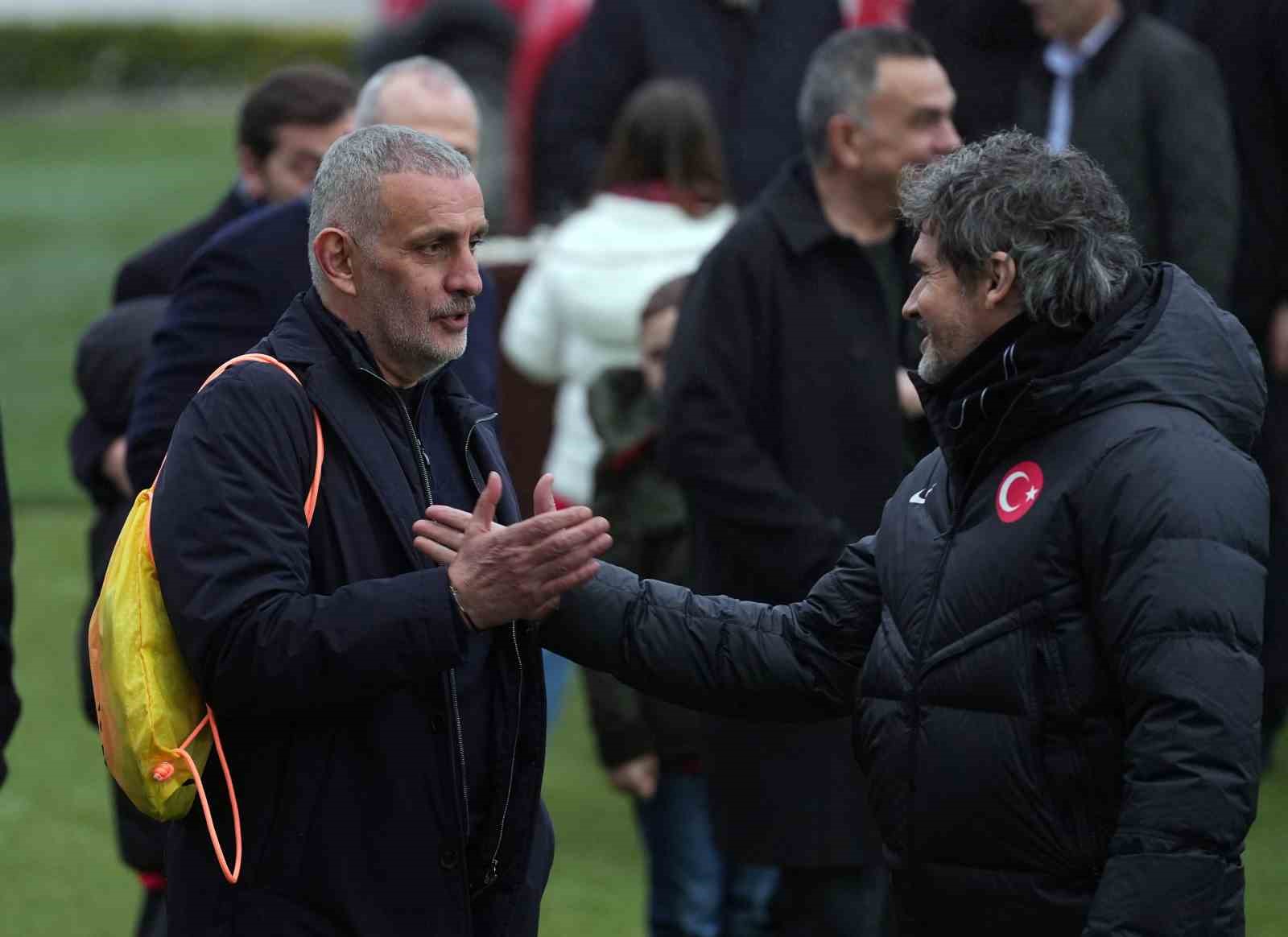 a milli futbol takimi romanya macinin hazirliklarini surdurdu 11 vrlHUr3c