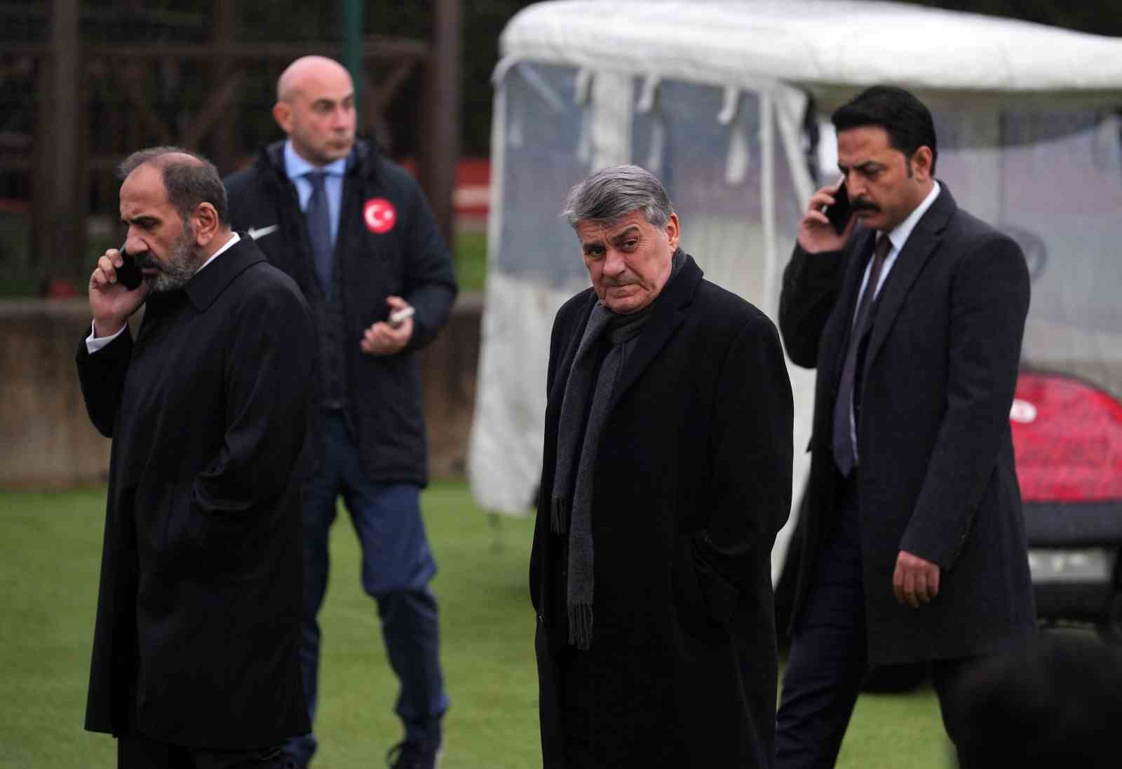 a milli futbol takimi romanya macinin hazirliklarini surdurdu 13 Pzn1madl