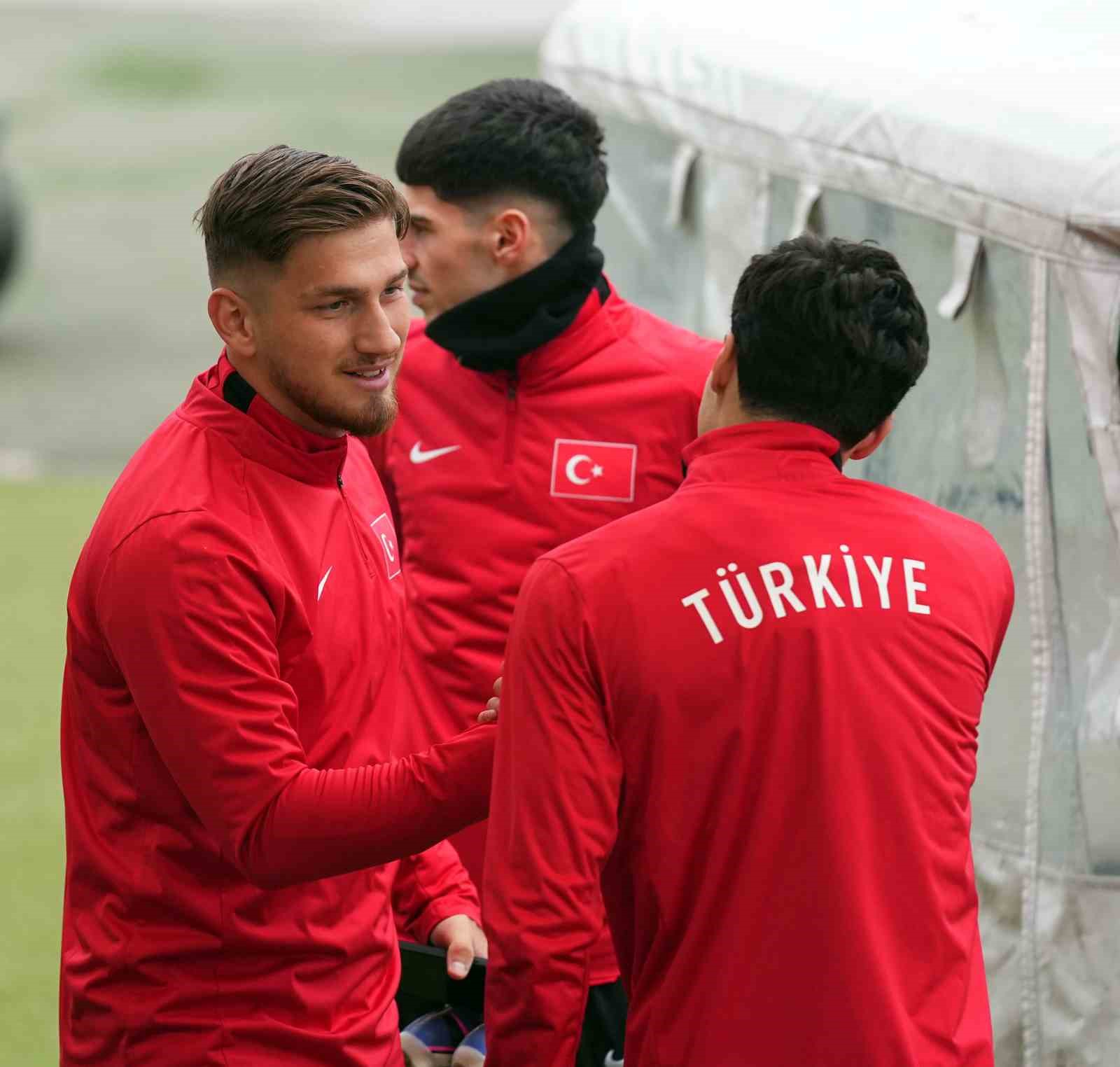 a milli futbol takimi romanya macinin hazirliklarini surdurdu 2
