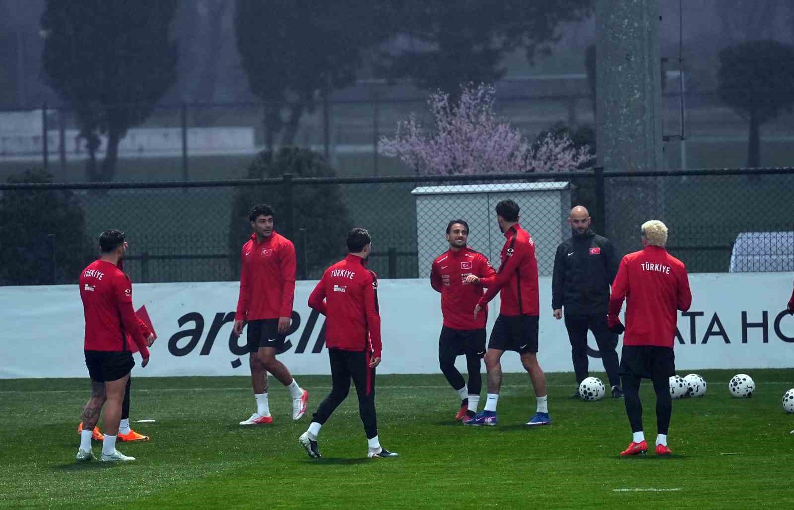 a milli futbol takimi romanya macinin hazirliklarini surdurdu 20 neE1jDv6