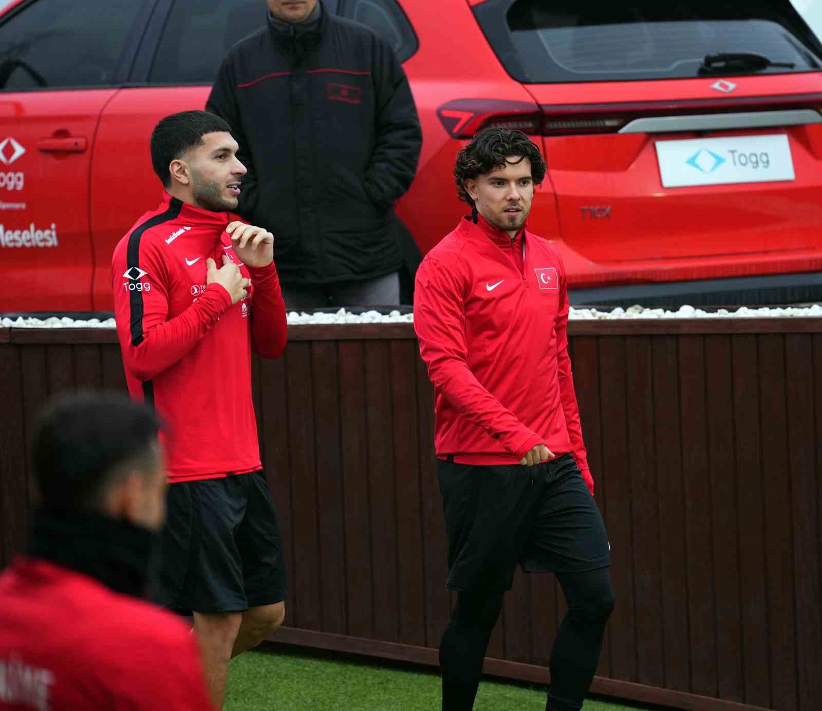 a milli futbol takimi romanya macinin hazirliklarini surdurdu 7 OuheaAe8