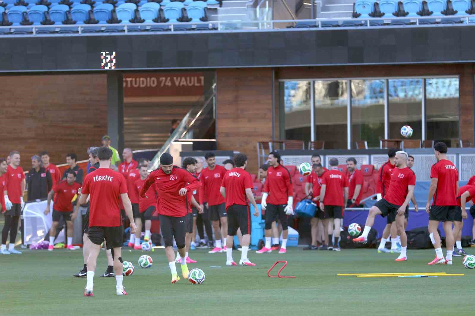 a milli futbol takimi san franciscodaki ilk antrenmanini yapti 1