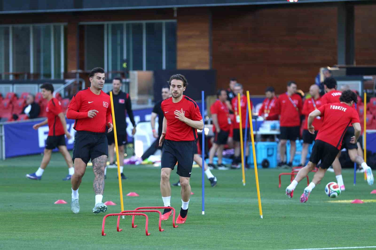 a milli futbol takimi san franciscodaki ilk antrenmanini yapti 11 1bszAWmh