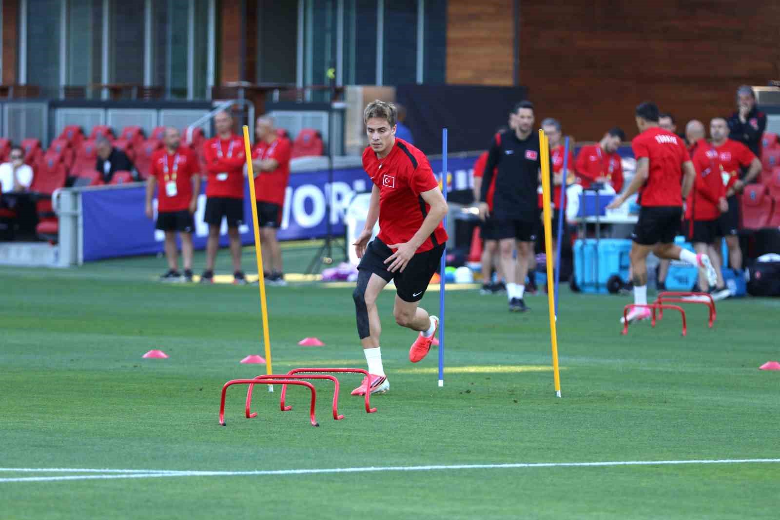a milli futbol takimi san franciscodaki ilk antrenmanini yapti 15 AGg949XW