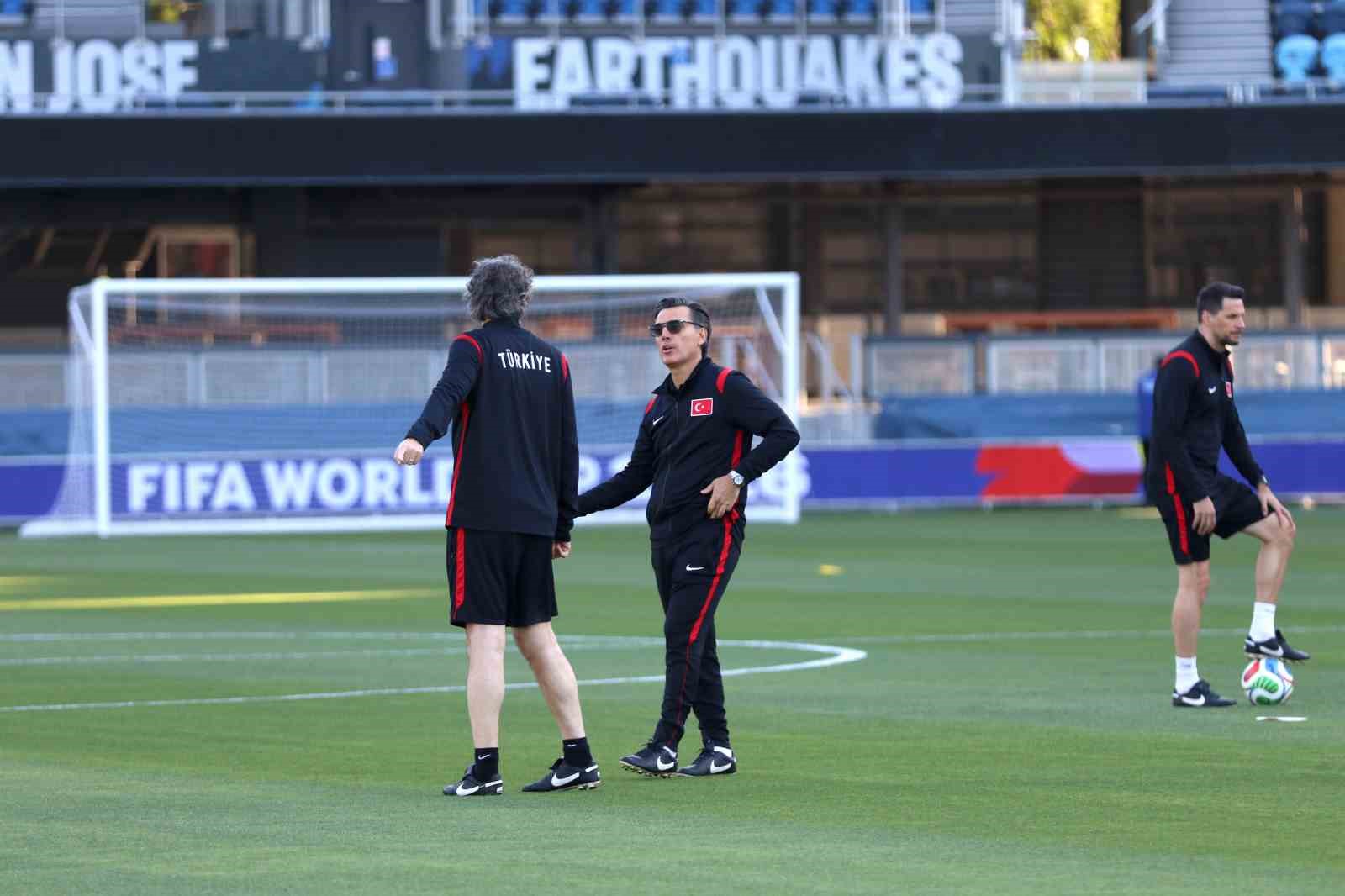 a milli futbol takimi san franciscodaki ilk antrenmanini yapti 17