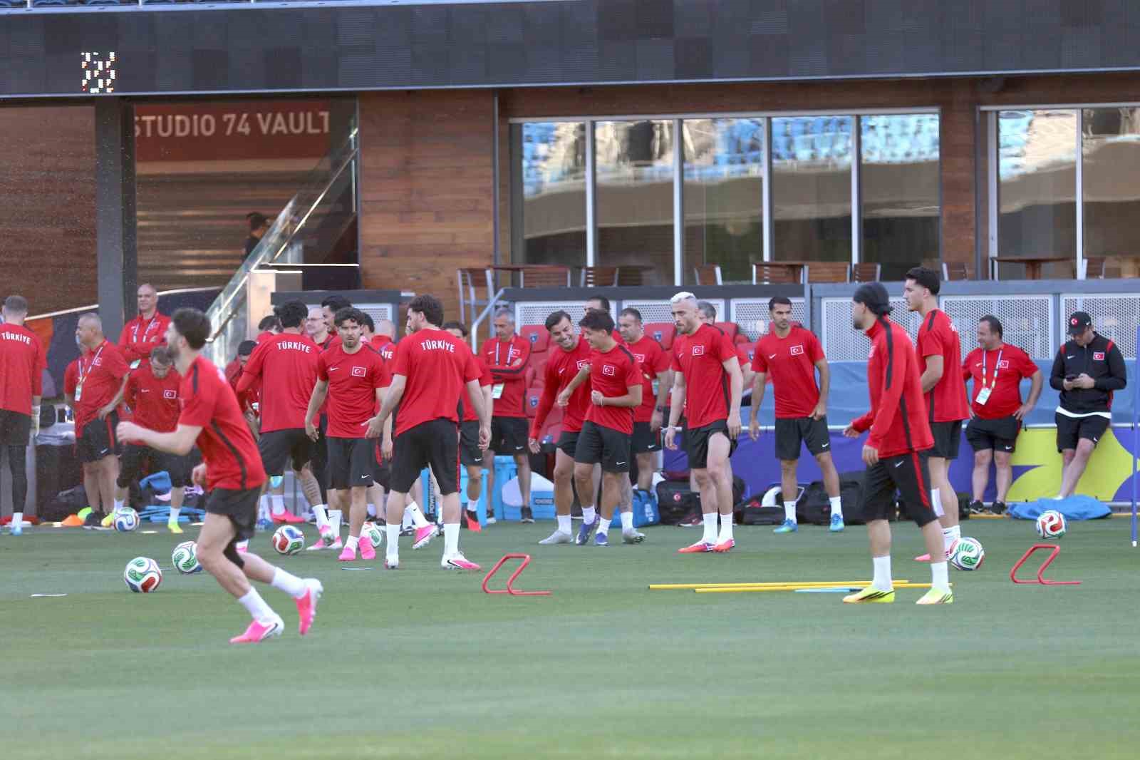 a milli futbol takimi san franciscodaki ilk antrenmanini yapti 2 9uBPCZhK