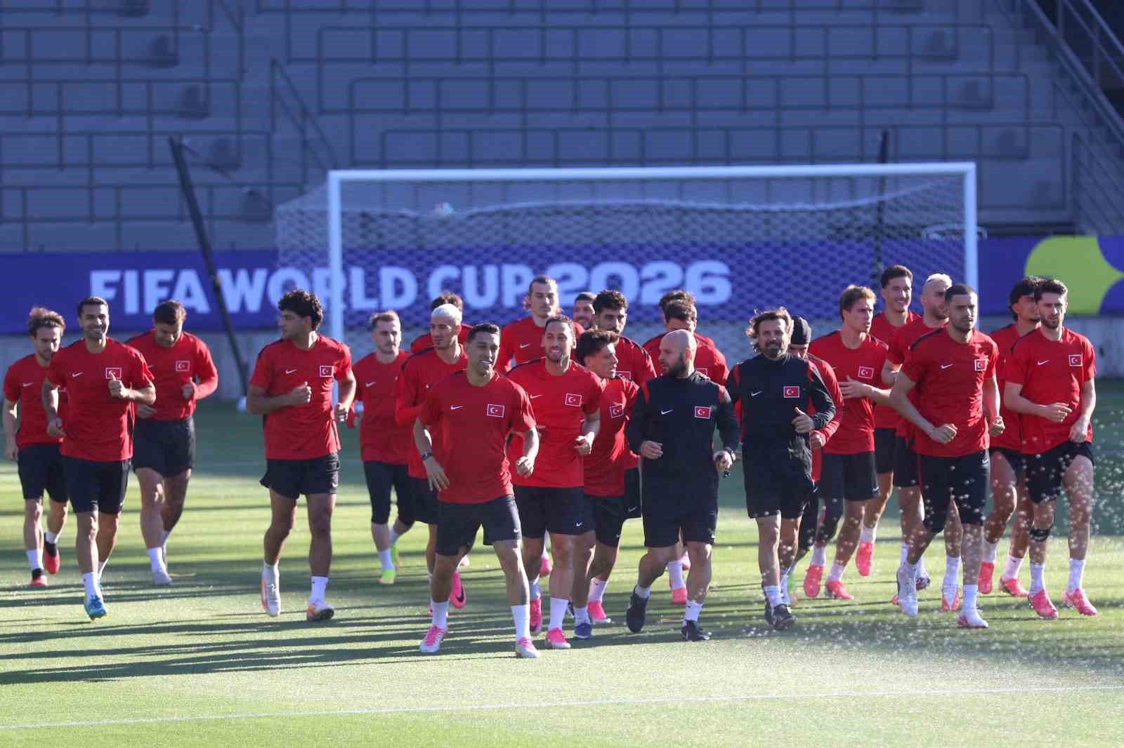 a milli futbol takimi san franciscodaki ilk antrenmanini yapti 3 PiQCTDs2